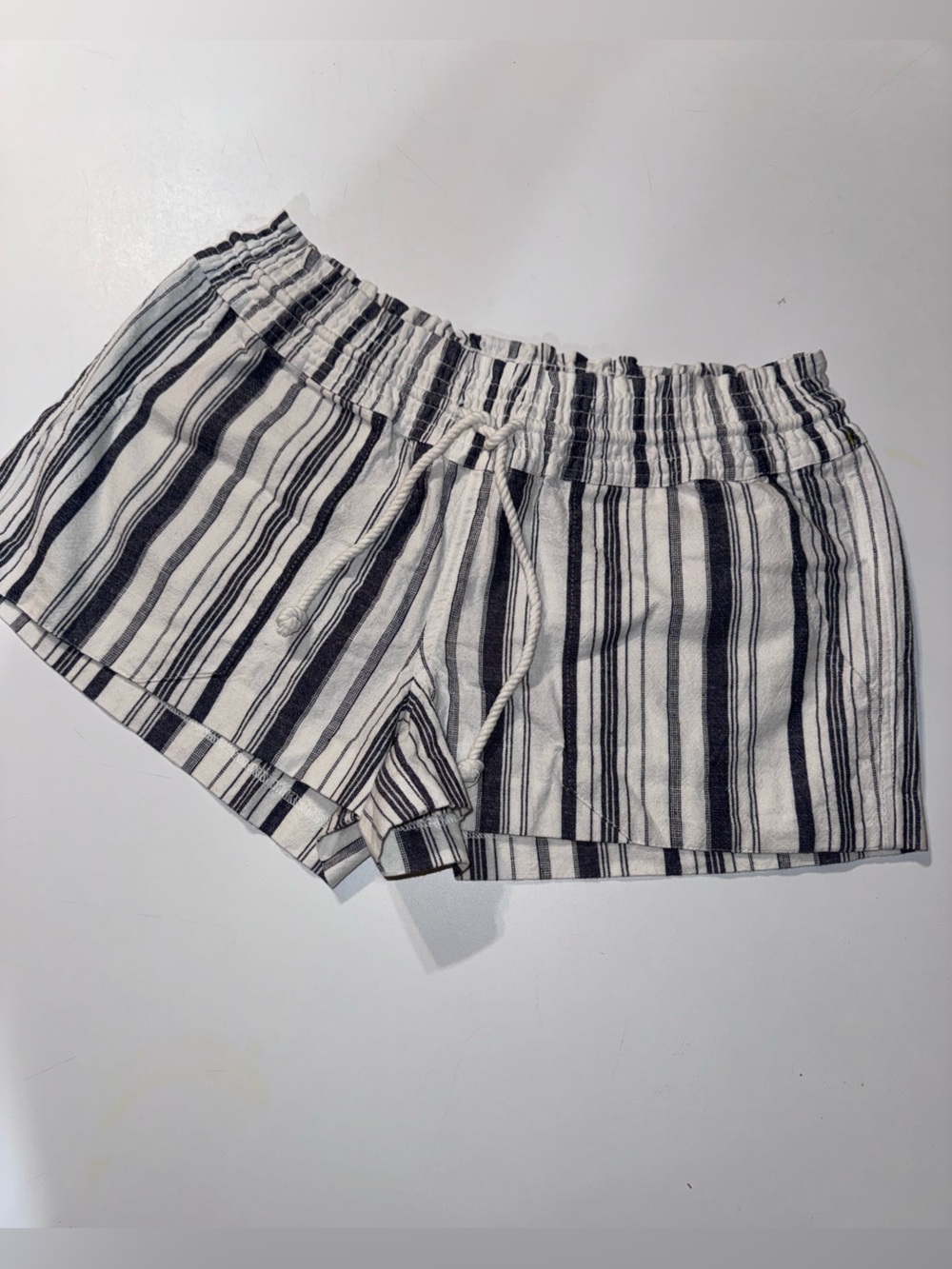 Y2K Style Roxy Black and‎ White Striped Cotton/Linen Blend Pull-On Shorts